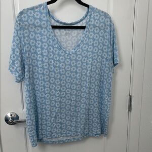 American Eagle Medium V-neck Soft & Sexy short sleeve women’s top short sleeve